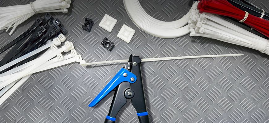 L'outil de colliers de serrage GIT-704 a de multiples fonctions pratiques et peut être utilisé pour couper des colliers de serrage de différentes tailles et types avec une largeur allant de 3,6 à 10,6 mm.