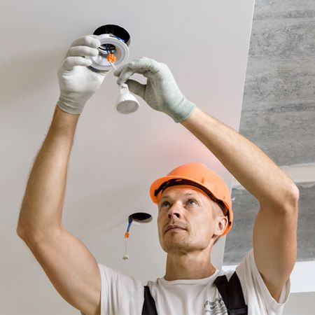 Wie man Beleuchtungskörper richtig installiert und die Verkabelung ersetzt - Wie man Beleuchtungskörper richtig installiert und die Verkabelung ersetzt